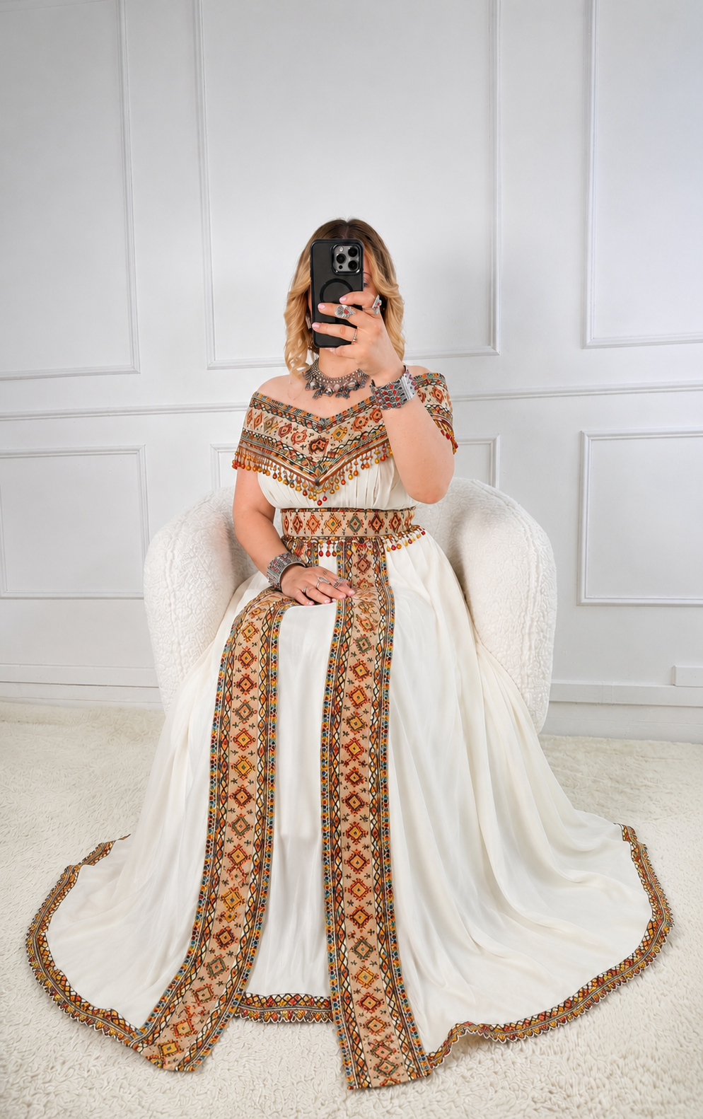 Robe kabyle de soirée à col bateau — Modèle Yelina Yelli